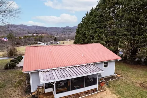 240 Belmont Dr, Franklin, NC 28734