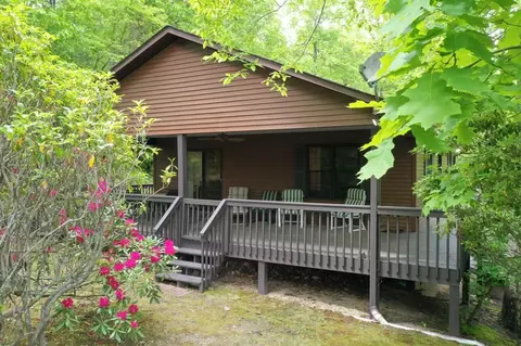 100 Hemlock Trl, Laurel Park, NC 28739