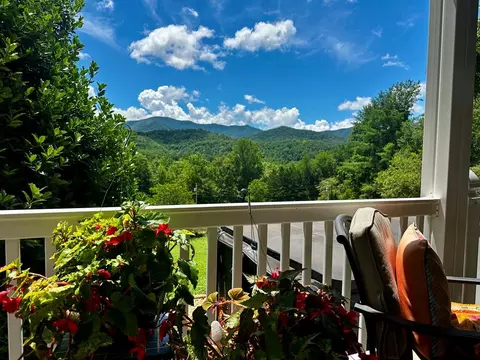 177 Bob Penland, Hayesville, NC 28904