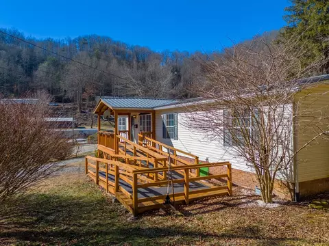 Exterior - 1080 Sutton Br, Sylva, NC 28779 photo 3 of 10