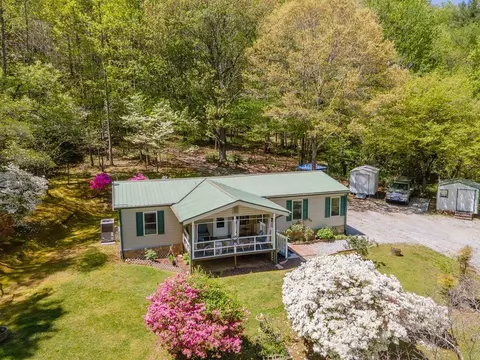 159 Castle Ln, Otto, NC 28763