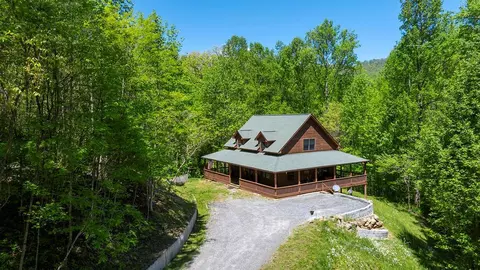 224 Santeetlah Heights Dr, Robbinsville, NC 28771