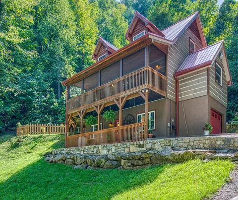 61 Calm Crk, Waynesville, NC 28785