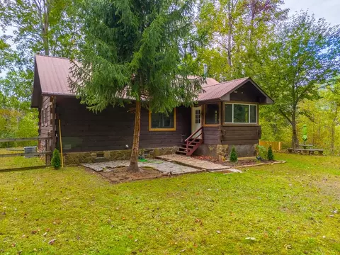 365 Spring Breeze Dr, Franklin, NC 28734