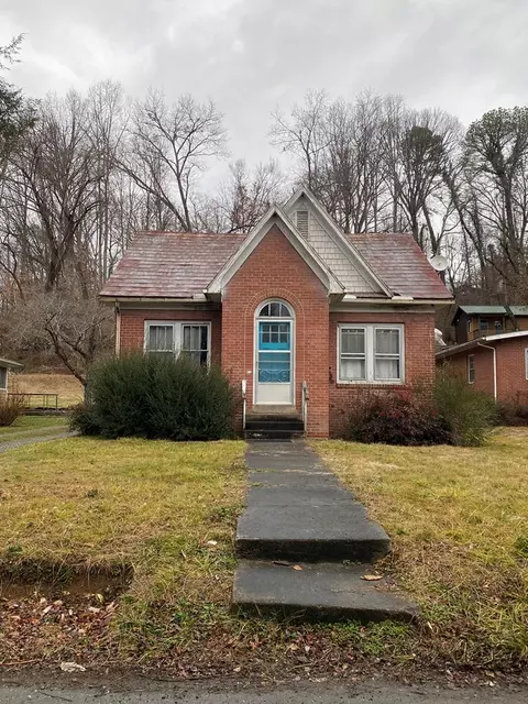 140 Bryson Ave, Bryson City, NC 28713