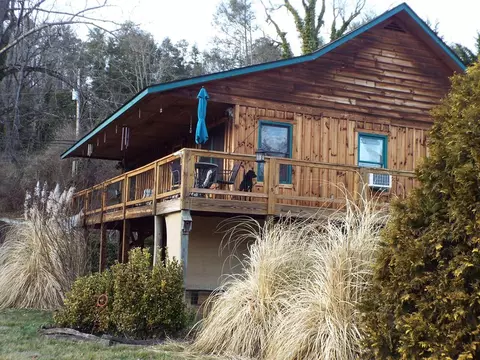 83 Younge Ln, Dillsboro, NC 28725