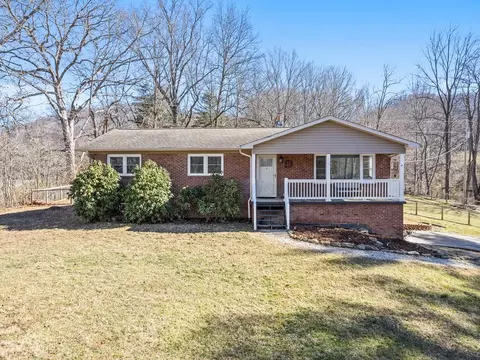 200 Stamey Cove Rd, Clyde, NC 28721