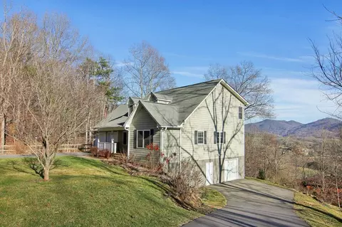76 Eastern Sky Dr, Canton, NC 28716 photo 3