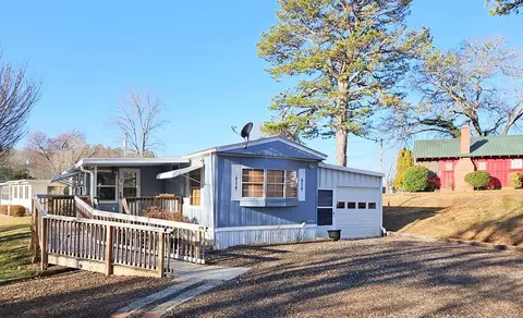 470 Thomas Rd, Franklin, NC 28734