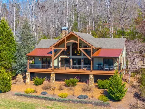 395 Cottage View Dr, Franklin, NC 28734