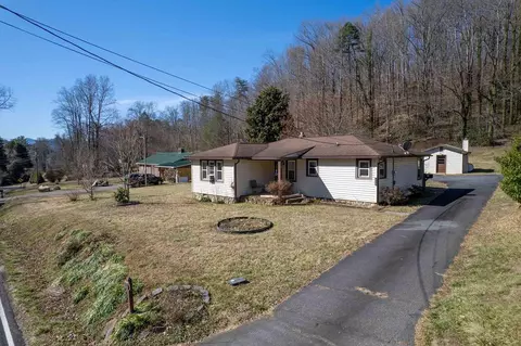 437 Fisher Creek Rd, Sylva, NC 28779