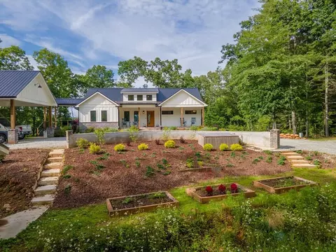 2649 Wide Horizon Dr, Franklin, NC 28734