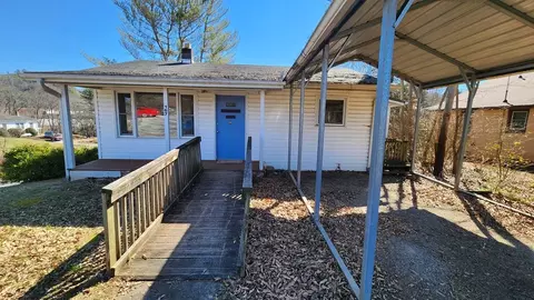 167 Second St, Franklin, NC 28734 photo 2