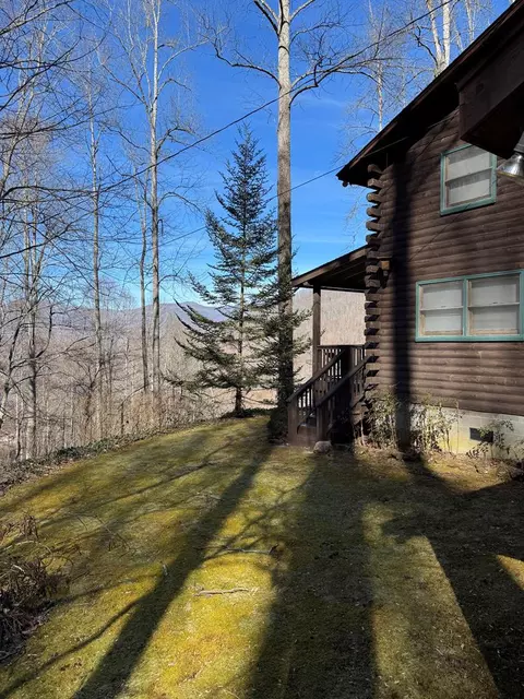 235 Wabash Dr, Sylva, NC 28779