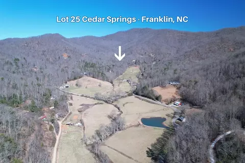 88 Foxwood Dr, Franklin, NC 28734