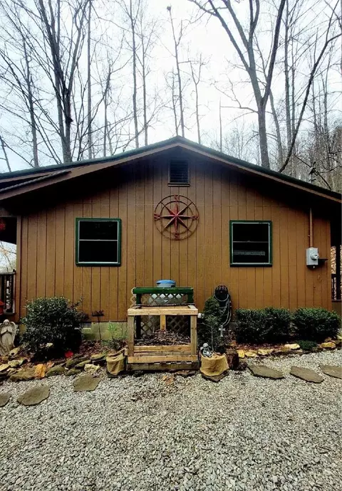 142 W Lowery Rd, Franklin, NC 28734