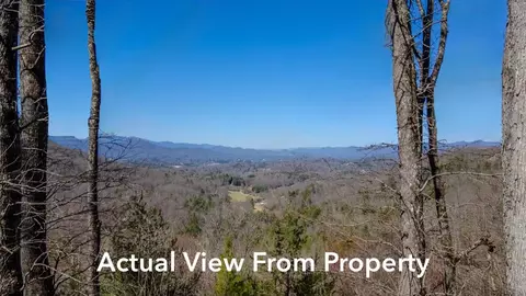 798 Featherstone Dr, Franklin, NC 28734