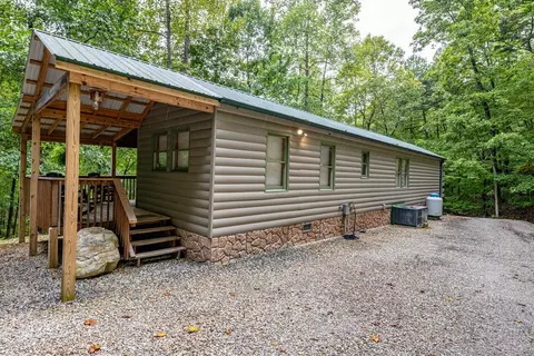 155 Poplar Cove Ln, Bryson City, NC 28713