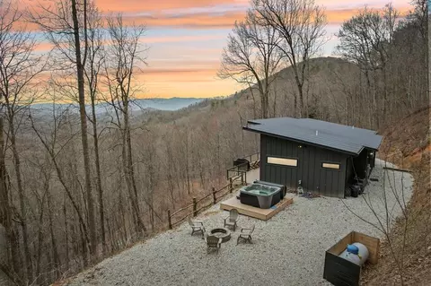 584 Walnut Cove Rdg, Bryson City, NC 28713