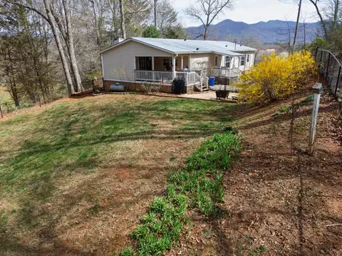 29 Windmill Ln, Franklin, NC 28734