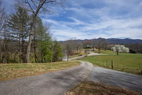 29 Windmill Ln, Franklin, NC 28734 photo 4