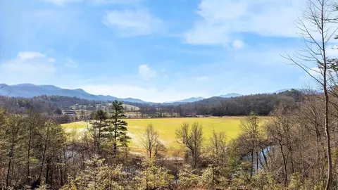 590 Country Walk, Franklin, NC 28734