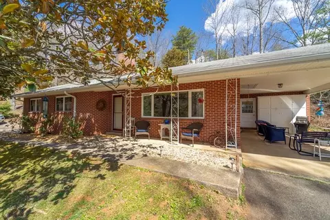 223 Tennessee View St, Franklin, NC 28734
