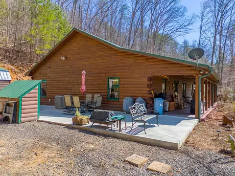402 Galunlati Rd, Bryson City, NC 28713