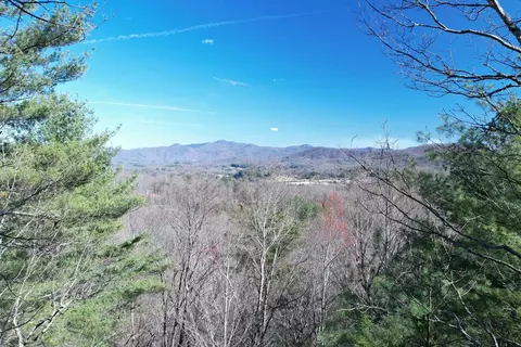 147 Forest Ridge Dr, Franklin, NC 28734