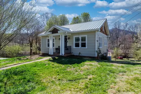 636 Arlington Ave, Bryson City, NC 28713