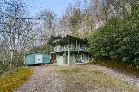 1240 Peeks Creek Rd, Franklin, NC 28734