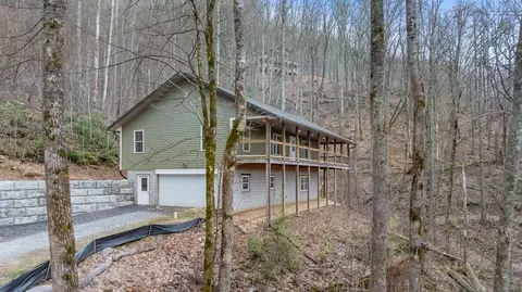305 Buck Top Rd, Franklin, NC 28734