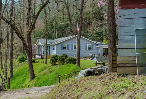 3735 River Rd, Franklin, NC 28734
