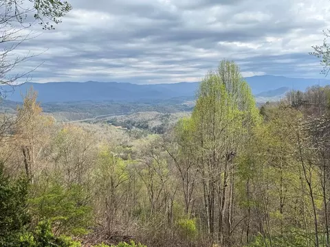 77 Ridge Dr, Bryson City, NC 28713
