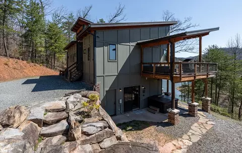 60 Sweetbriar Point Dr, Bryson City, NC 28713