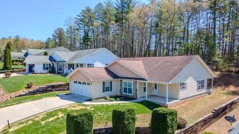 214 W Coventry Dr, Franklin, NC 28734