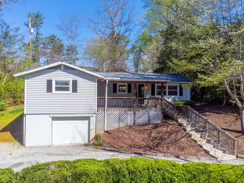 41 Lamplighter St, Franklin, NC 28734