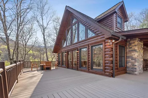 147 Diamond Falls Blvd, Franklin, NC 28734