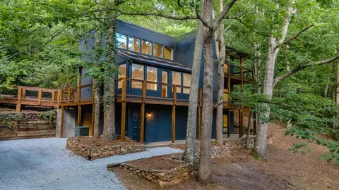 396 Vanhook Rd, Franklin, NC 28734