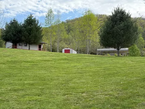 390 Allen Rd, Franklin, NC 28734