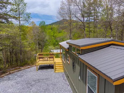 108 Bear Pen Cv, Franklin, NC 28734