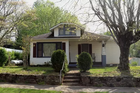 319 Bidwell St, Franklin, NC 28734
