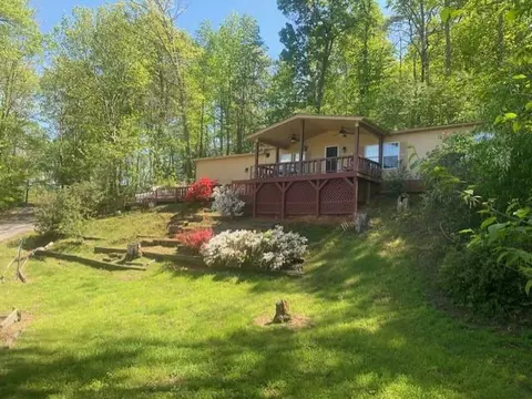 15 East Dr, Franklin, NC 28734