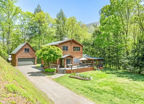 1192 Rockdale Rd, Whittier, NC 28789