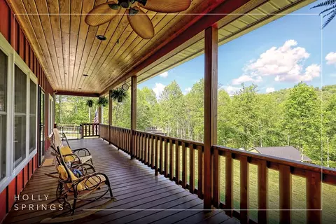 202 Wild Pear Ln, Franklin, NC 28734