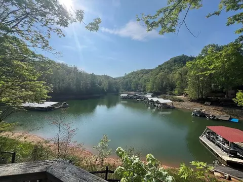 208 Lakeview Dr, Almond, NC 28702