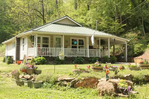 44 Egret Ln, Sylva, NC 28779