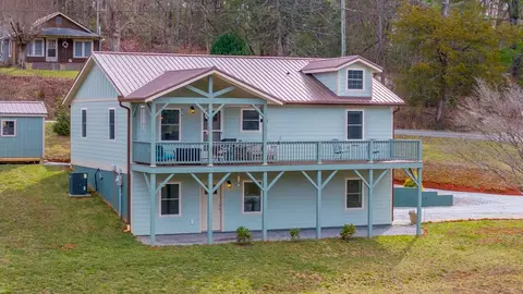 51 N Moss Way, Franklin, NC 28734