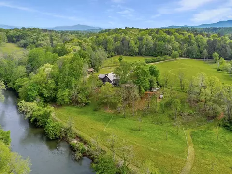 953 Rose Creek Rd, Franklin, NC 28734
