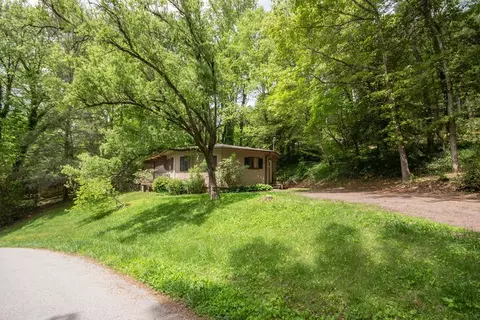 81 Foxfire St, Franklin, NC 28734